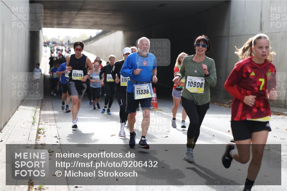05.10.2025 - 20. swb-Marathon Bremen Michael Strokosch http://msf.ph/oto/9206432 05.10.2025 10:48:53 Laufen 10075, 106, 1159, 11339, 10906, 7 meine-sportfotos.de