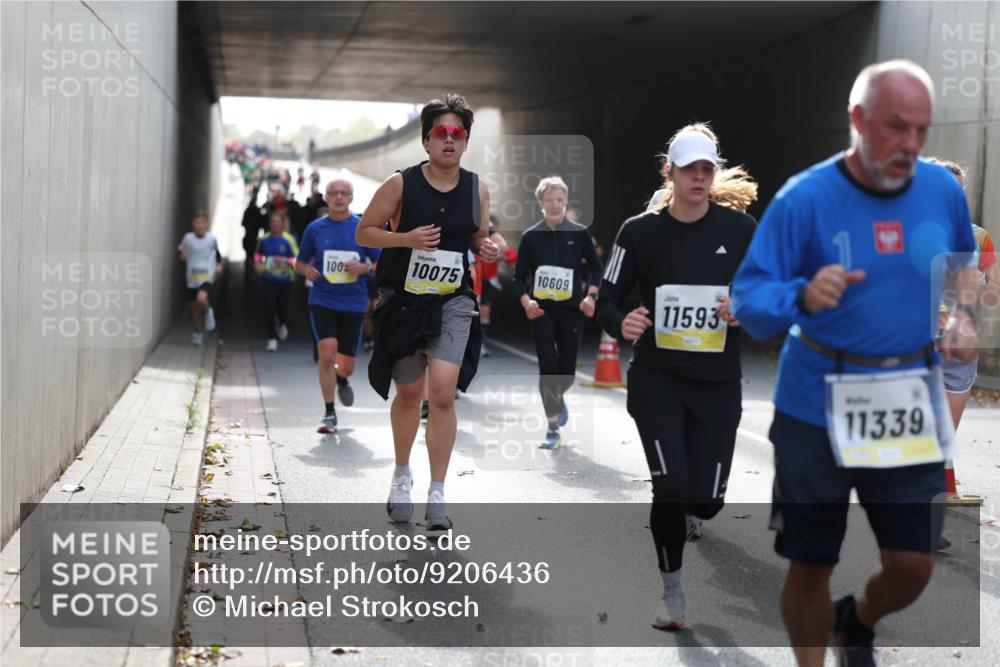 05.10.2025 - 20. swb-Marathon Bremen Michael Strokosch http://msf.ph/oto/9206436 05.10.2025 10:48:55 Laufen 100, 10075, 2450, 10609, 11593, 11339 meine-sportfotos.de