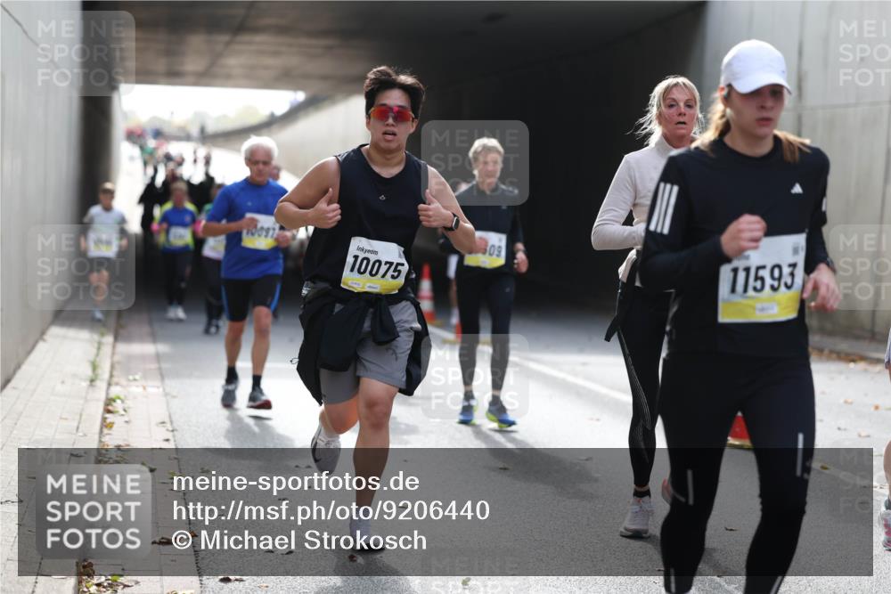 05.10.2025 - 20. swb-Marathon Bremen Michael Strokosch http://msf.ph/oto/9206440 05.10.2025 10:48:56 Laufen 10097, 10075, 09, 11593 meine-sportfotos.de