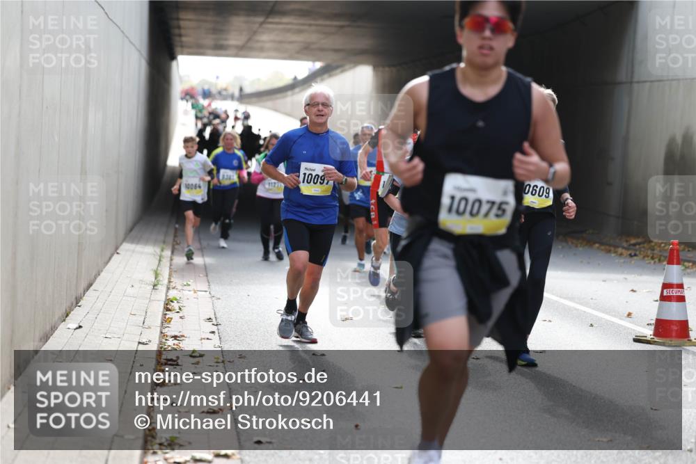 05.10.2025 - 20. swb-Marathon Bremen Michael Strokosch http://msf.ph/oto/9206441 05.10.2025 10:48:57 Laufen 10064, 1009, 10075, 0609 meine-sportfotos.de