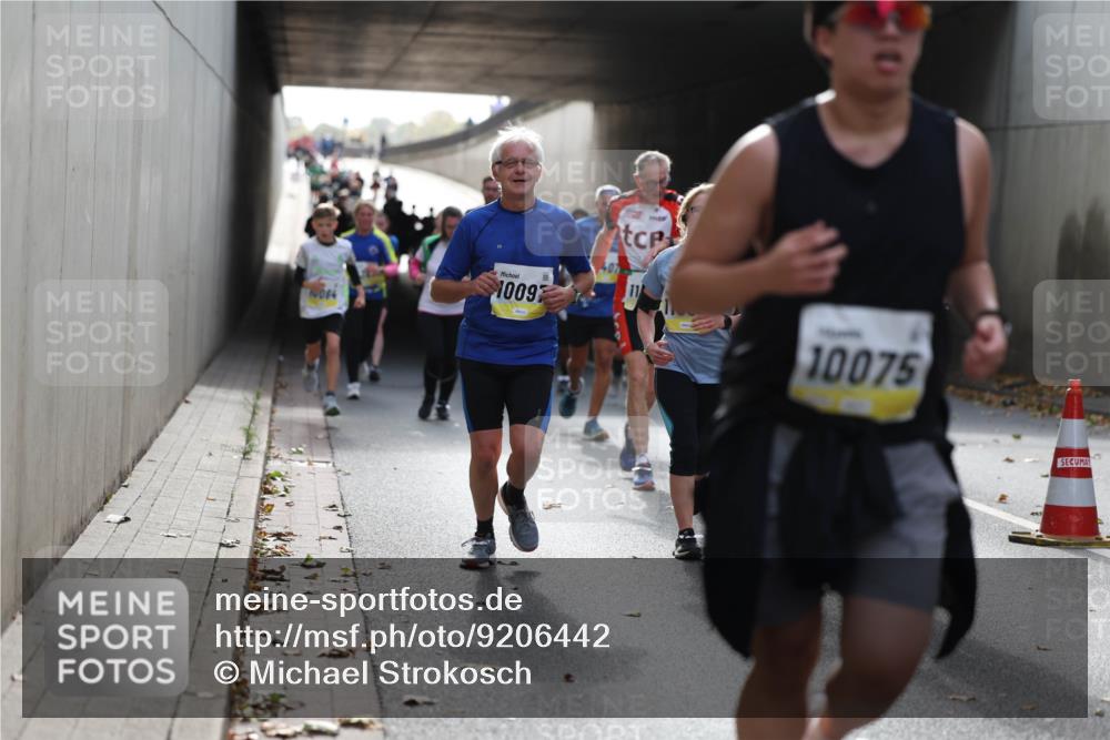 05.10.2025 - 20. swb-Marathon Bremen Michael Strokosch http://msf.ph/oto/9206442 05.10.2025 10:48:57 Laufen 10064, 1009, 10075 meine-sportfotos.de