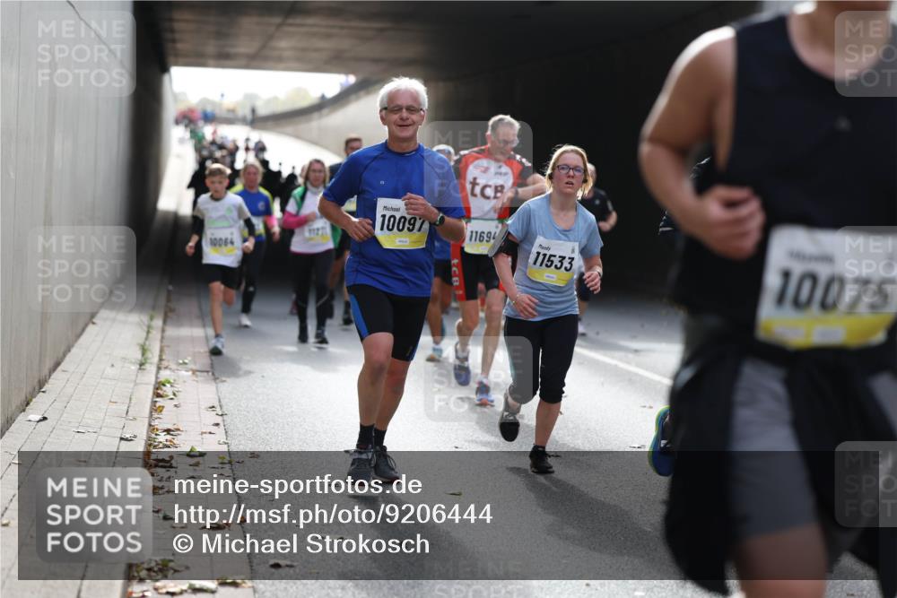05.10.2025 - 20. swb-Marathon Bremen Michael Strokosch http://msf.ph/oto/9206444 05.10.2025 10:48:57 Laufen 10064, 10097, 11694, 11533, 10075 meine-sportfotos.de