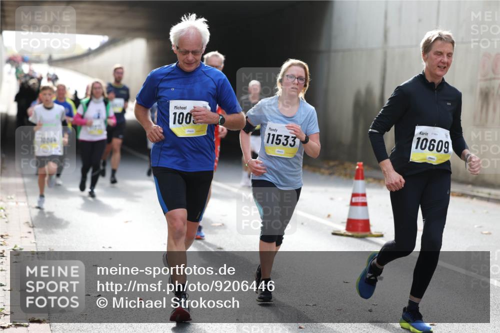 05.10.2025 - 20. swb-Marathon Bremen Michael Strokosch http://msf.ph/oto/9206446 05.10.2025 10:48:58 Laufen 100, 100, 11533, 1969, 10609 meine-sportfotos.de