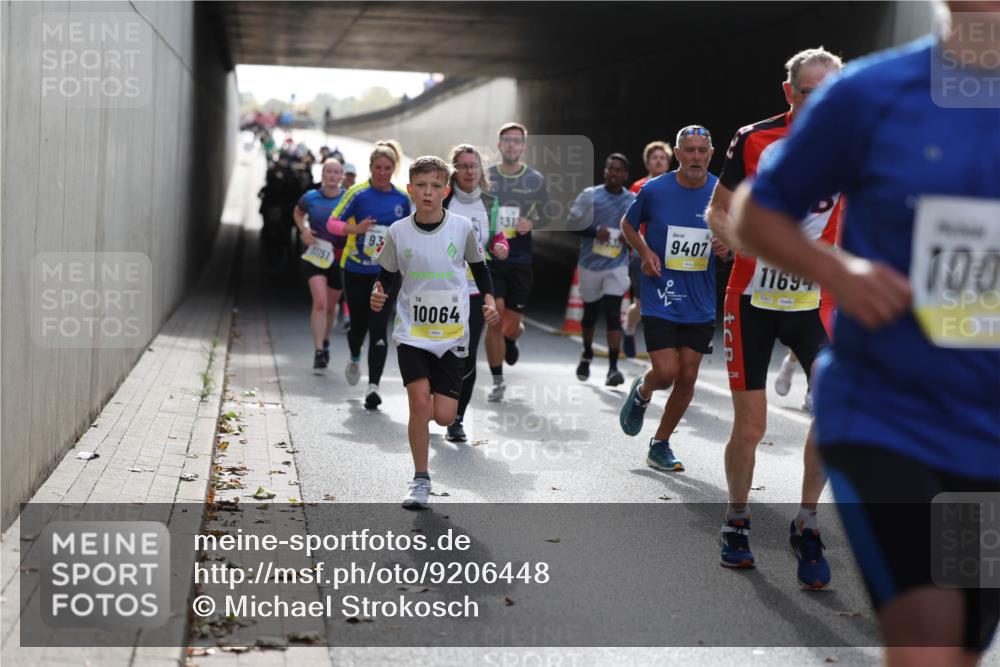 05.10.2025 - 20. swb-Marathon Bremen Michael Strokosch http://msf.ph/oto/9206448 05.10.2025 10:49:00 Laufen 11151, 10064, 31, 9407, 100, 11694 meine-sportfotos.de
