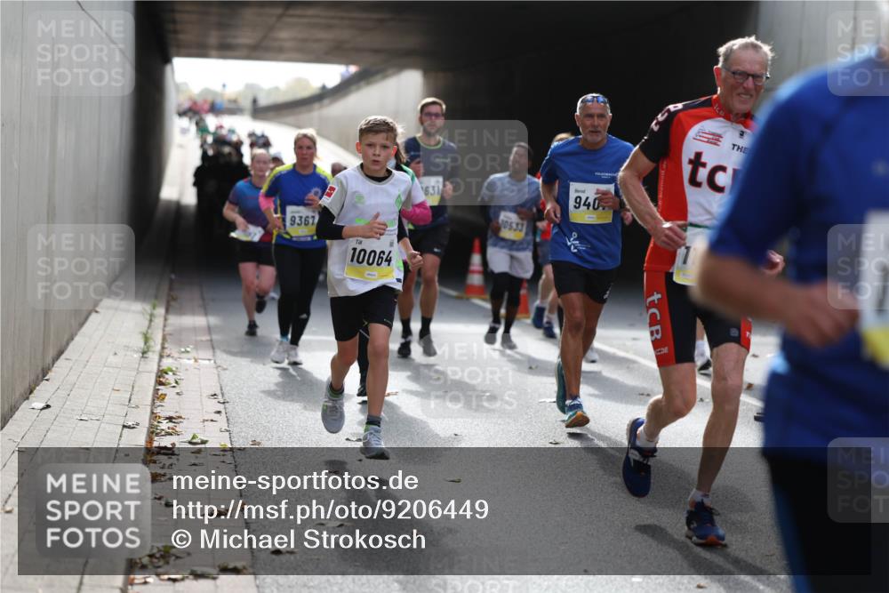05.10.2025 - 20. swb-Marathon Bremen Michael Strokosch http://msf.ph/oto/9206449 05.10.2025 10:49:00 Laufen 9367, 10064, 631, 10533, 940 meine-sportfotos.de