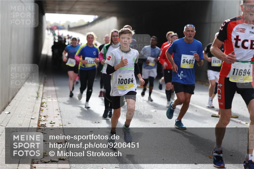05.10.2025 - 20. swb-Marathon Bremen Michael Strokosch http://msf.ph/oto/9206451 05.10.2025 10:49:00 Laufen 361, 10064, 9407, 9935, 11694 meine-sportfotos.de