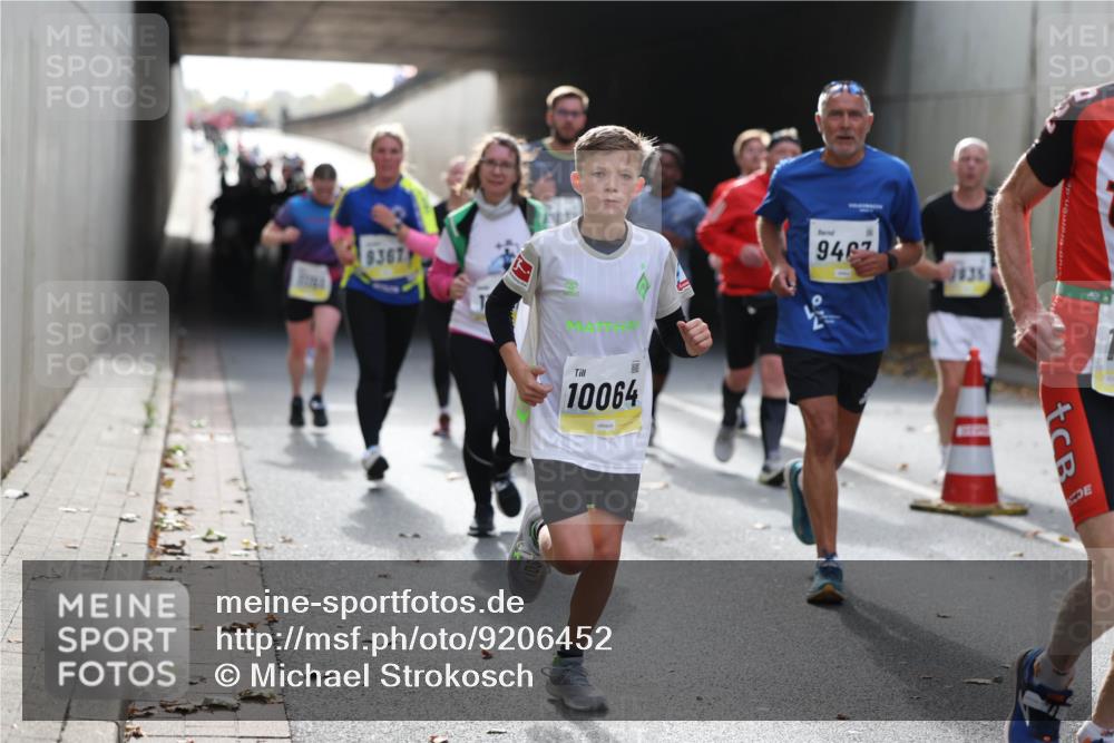 05.10.2025 - 20. swb-Marathon Bremen Michael Strokosch http://msf.ph/oto/9206452 05.10.2025 10:49:01 Laufen 9367, 10064, 9467, 035 meine-sportfotos.de