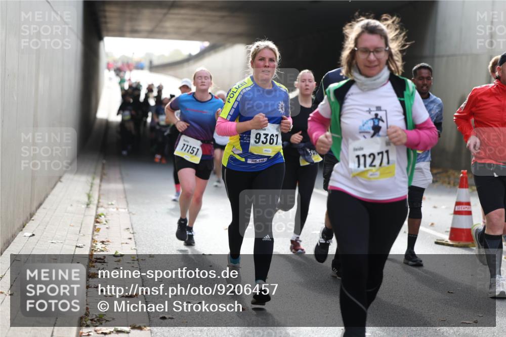 05.10.2025 - 20. swb-Marathon Bremen Michael Strokosch http://msf.ph/oto/9206457 05.10.2025 10:49:02 Laufen 11151, 9361, 110, 11271 meine-sportfotos.de