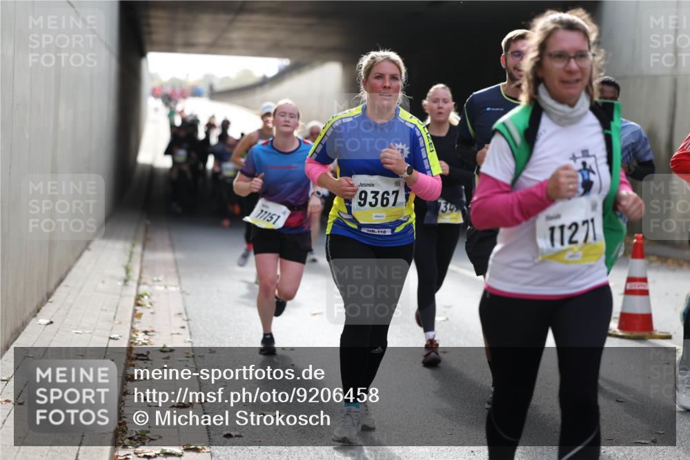 05.10.2025 - 20. swb-Marathon Bremen Michael Strokosch http://msf.ph/oto/9206458 05.10.2025 10:49:03 Laufen 9367, 734, 11151, 110, 11271 meine-sportfotos.de