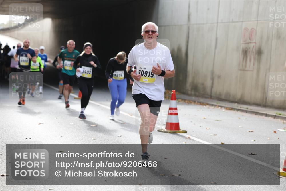 05.10.2025 - 20. swb-Marathon Bremen Michael Strokosch http://msf.ph/oto/9206468 05.10.2025 10:49:07 Laufen 3402, 10674, 10915, 00 meine-sportfotos.de