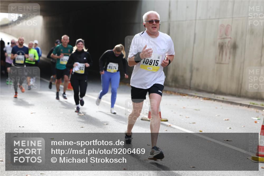 05.10.2025 - 20. swb-Marathon Bremen Michael Strokosch http://msf.ph/oto/9206469 05.10.2025 10:49:07 Laufen 02, 9574, 10915, 00 meine-sportfotos.de