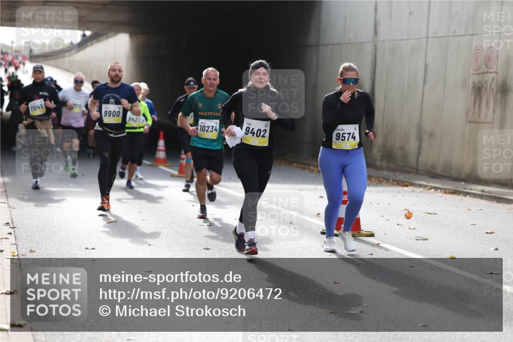 05.10.2025 - 20. swb-Marathon Bremen Michael Strokosch http://msf.ph/oto/9206472 05.10.2025 10:49:08 Laufen 11045, 9900, 9427, 10234, 9402, 9574, 00 meine-sportfotos.de