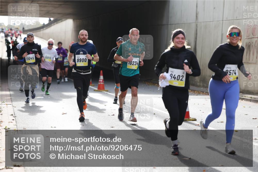 05.10.2025 - 20. swb-Marathon Bremen Michael Strokosch http://msf.ph/oto/9206475 05.10.2025 10:49:09 Laufen 10234, 11045, 10810, 9900, 9402, 9574, 00 meine-sportfotos.de