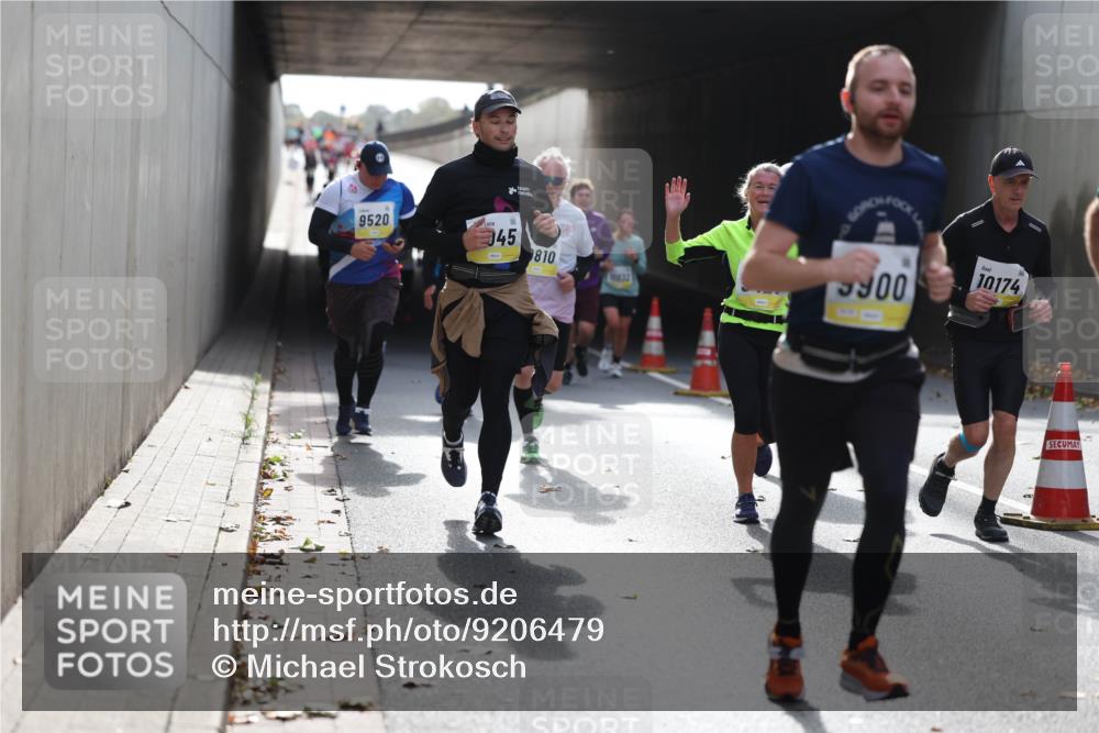 05.10.2025 - 20. swb-Marathon Bremen Michael Strokosch http://msf.ph/oto/9206479 05.10.2025 10:49:11 Laufen 9520, 45, 810, 10432, 9900, 10174 meine-sportfotos.de