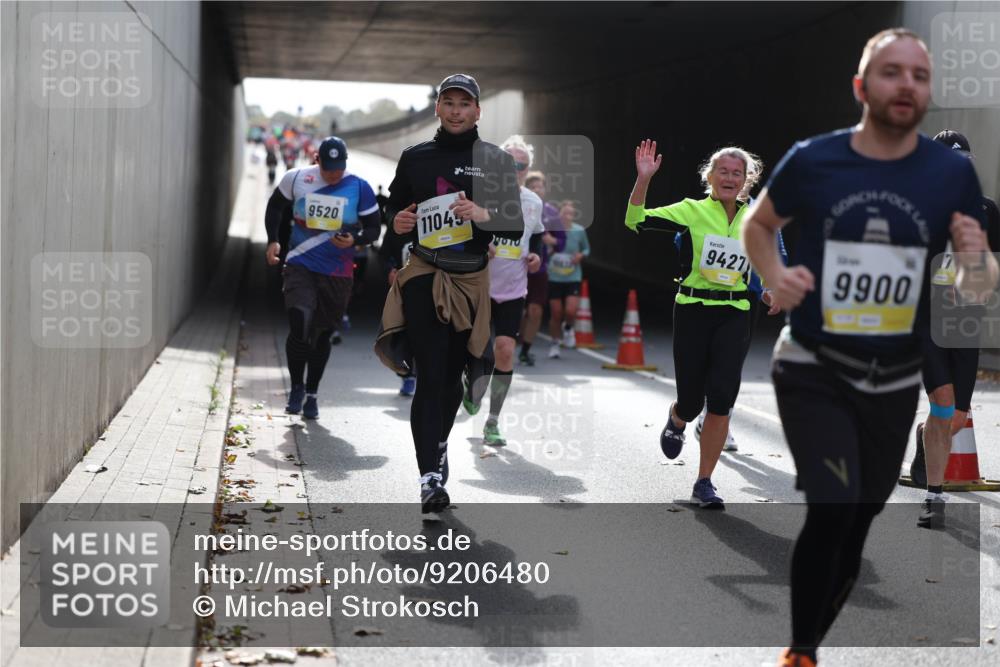 05.10.2025 - 20. swb-Marathon Bremen Michael Strokosch http://msf.ph/oto/9206480 05.10.2025 10:49:11 Laufen 9520, 11045, 9427, 9900 meine-sportfotos.de