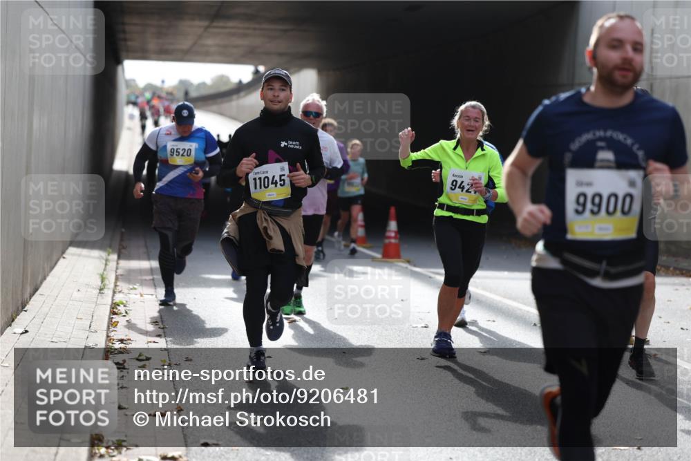 05.10.2025 - 20. swb-Marathon Bremen Michael Strokosch http://msf.ph/oto/9206481 05.10.2025 10:49:11 Laufen 9520, 11045, 942, 9900 meine-sportfotos.de