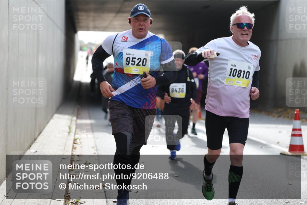 05.10.2025 - 20. swb-Marathon Bremen Michael Strokosch http://msf.ph/oto/9206488 05.10.2025 10:49:14 Laufen 9520, 9436, 10810, 01914, 20 meine-sportfotos.de