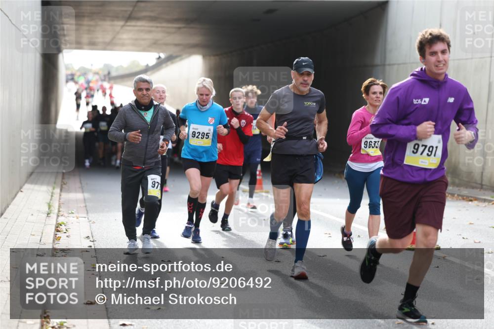 05.10.2025 - 20. swb-Marathon Bremen Michael Strokosch http://msf.ph/oto/9206492 05.10.2025 10:49:17 Laufen 97, 9295, 9633, 9791 meine-sportfotos.de