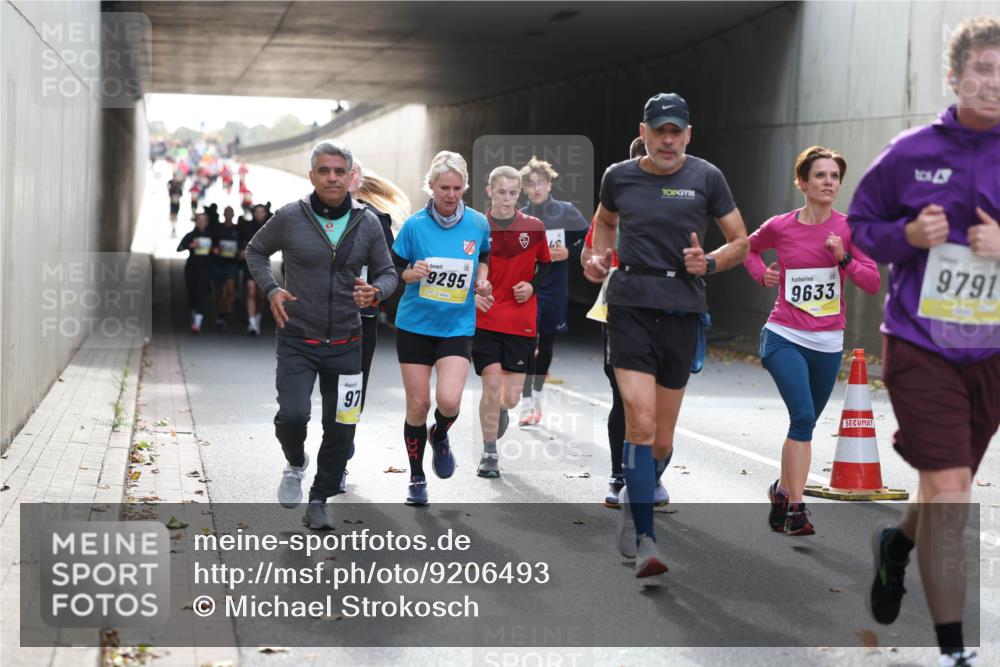 05.10.2025 - 20. swb-Marathon Bremen Michael Strokosch http://msf.ph/oto/9206493 05.10.2025 10:49:18 Laufen 97, 9295, 9633, 9791 meine-sportfotos.de