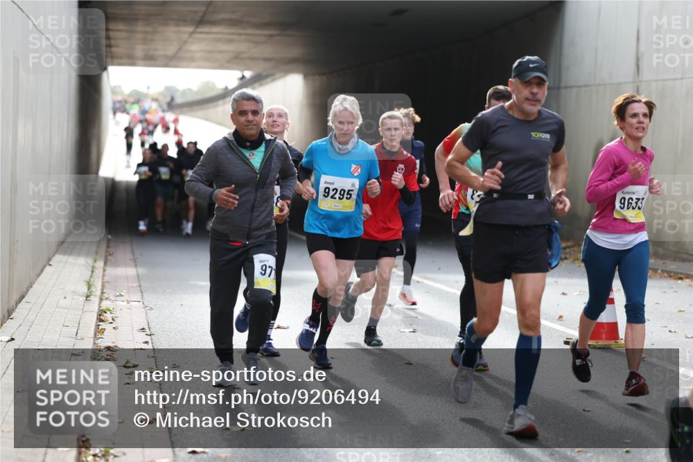 05.10.2025 - 20. swb-Marathon Bremen Michael Strokosch http://msf.ph/oto/9206494 05.10.2025 10:49:18 Laufen 97, 9295, 9633 meine-sportfotos.de