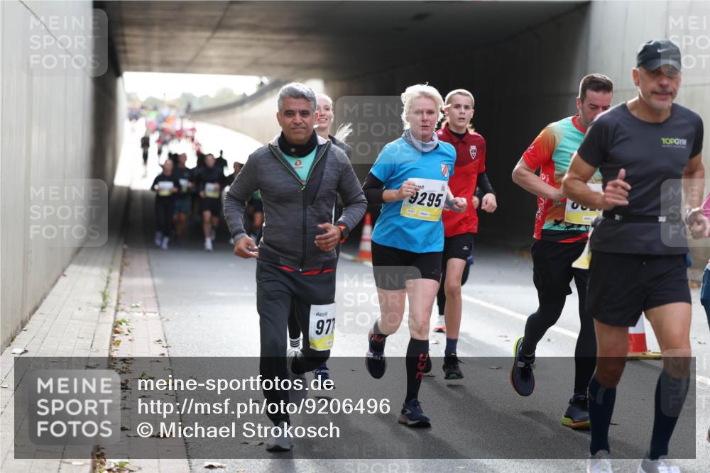 05.10.2025 - 20. swb-Marathon Bremen Michael Strokosch http://msf.ph/oto/9206496 05.10.2025 10:49:18 Laufen 971, 9295, 02351 meine-sportfotos.de