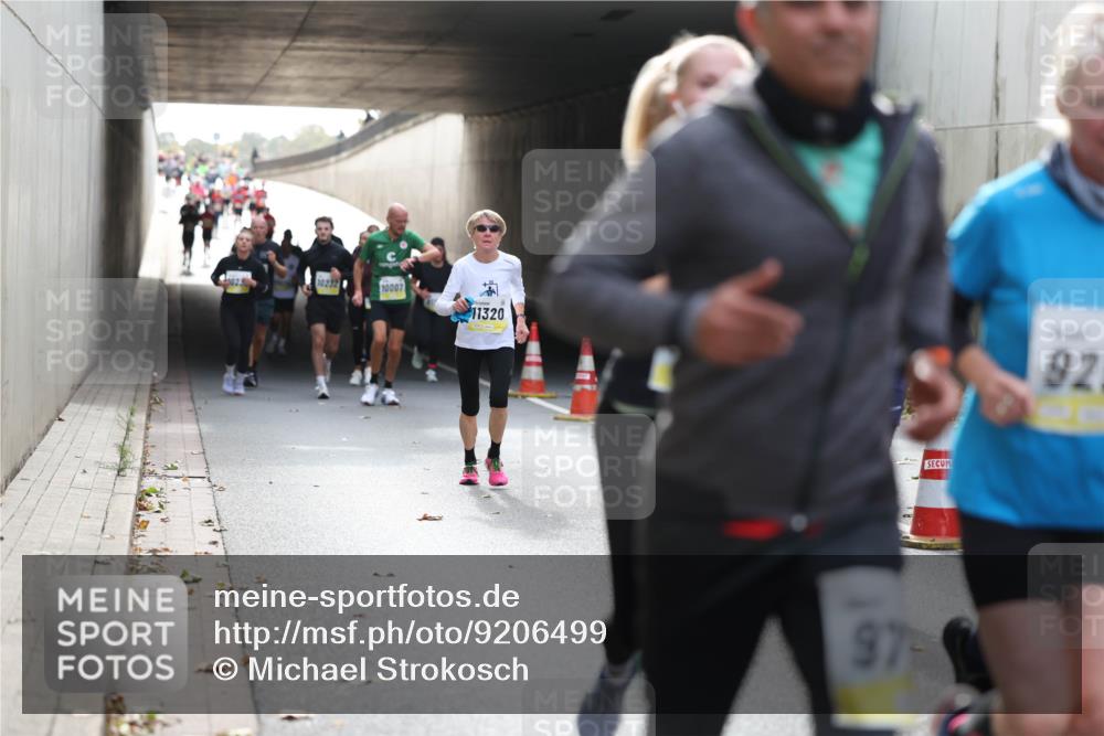 05.10.2025 - 20. swb-Marathon Bremen Michael Strokosch http://msf.ph/oto/9206499 05.10.2025 10:49:20 Laufen 10232, 023, 10007, 11320, 97, 6, 92 meine-sportfotos.de