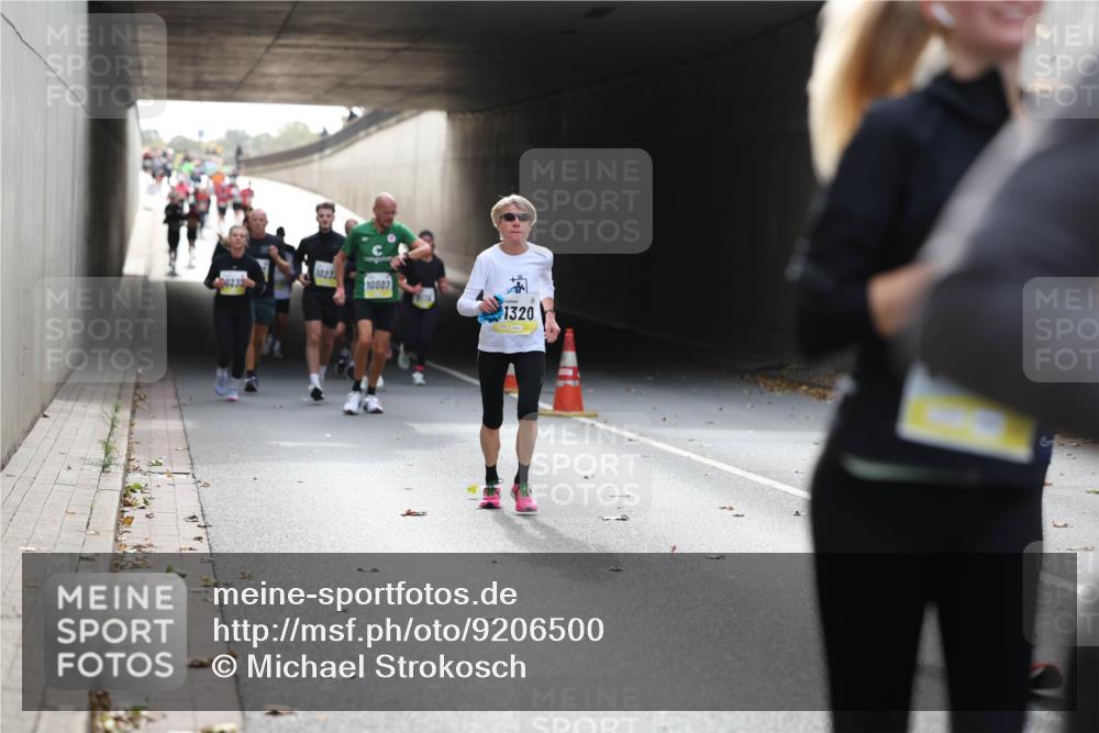 05.10.2025 - 20. swb-Marathon Bremen Michael Strokosch http://msf.ph/oto/9206500 05.10.2025 10:49:21 Laufen 1023, 10007, 1320 meine-sportfotos.de