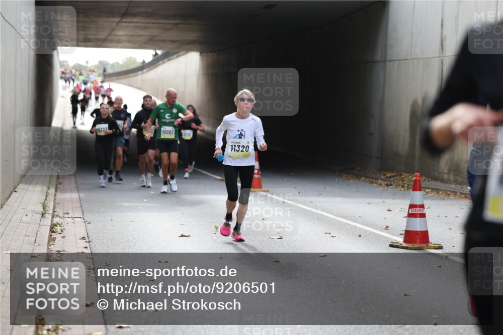 05.10.2025 - 20. swb-Marathon Bremen Michael Strokosch http://msf.ph/oto/9206501 05.10.2025 10:49:21 Laufen 10007, 4176, 11320 meine-sportfotos.de