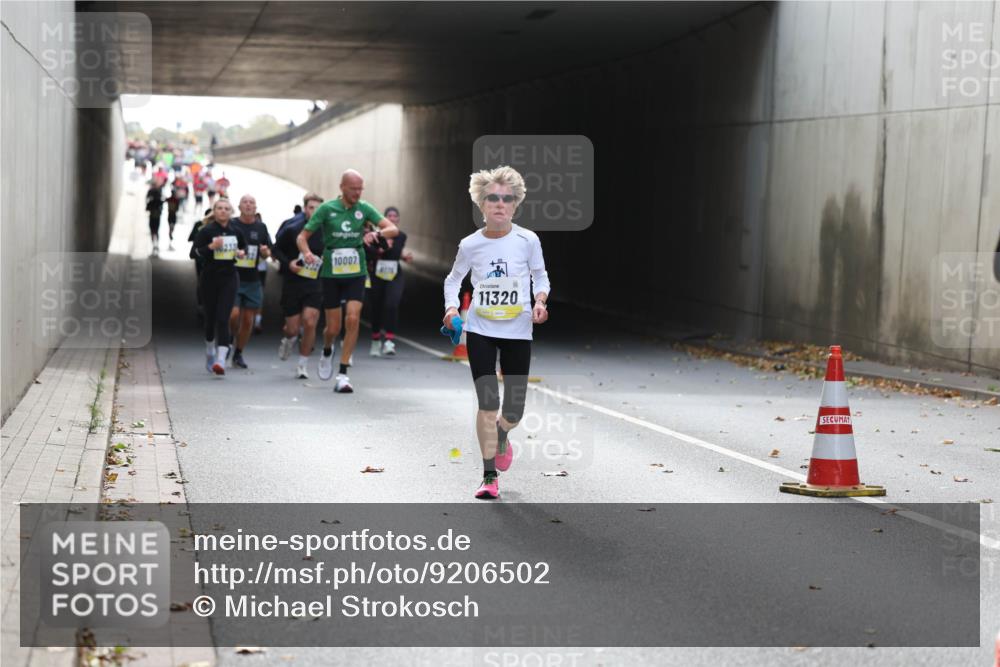 05.10.2025 - 20. swb-Marathon Bremen Michael Strokosch http://msf.ph/oto/9206502 05.10.2025 10:49:21 Laufen 10007, 4176, 11320 meine-sportfotos.de