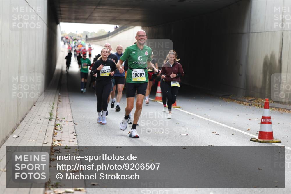 05.10.2025 - 20. swb-Marathon Bremen Michael Strokosch http://msf.ph/oto/9206507 05.10.2025 10:49:24 Laufen 10233, 10007 meine-sportfotos.de