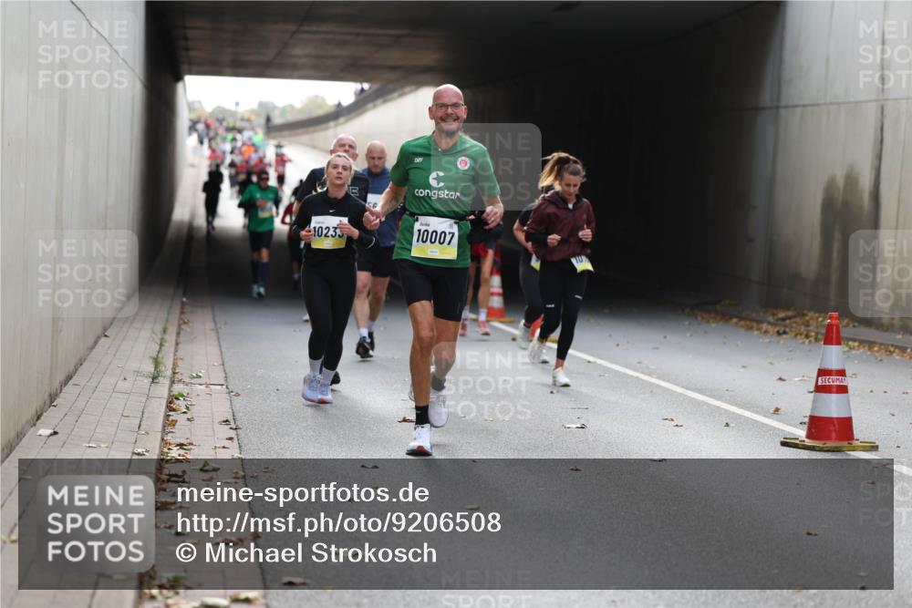 05.10.2025 - 20. swb-Marathon Bremen Michael Strokosch http://msf.ph/oto/9206508 05.10.2025 10:49:25 Laufen 10235, 10007, 10 meine-sportfotos.de