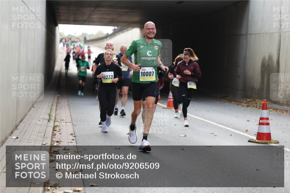 05.10.2025 - 20. swb-Marathon Bremen Michael Strokosch http://msf.ph/oto/9206509 05.10.2025 10:49:25 Laufen 10233, 560, 10007, 817, 10178 meine-sportfotos.de