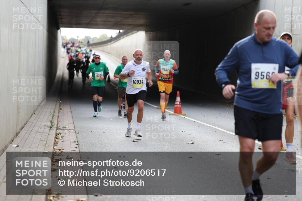 05.10.2025 - 20. swb-Marathon Bremen Michael Strokosch http://msf.ph/oto/9206517 05.10.2025 10:49:29 Laufen 10326, 10034, 11507, 9562 meine-sportfotos.de