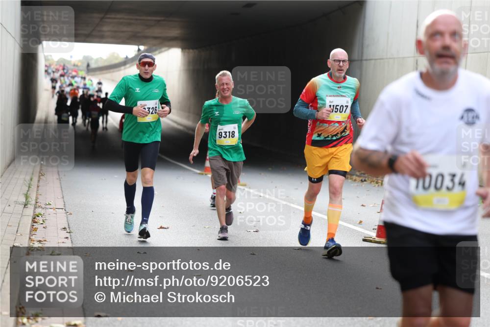 05.10.2025 - 20. swb-Marathon Bremen Michael Strokosch http://msf.ph/oto/9206523 05.10.2025 10:49:32 Laufen 326, 9318, 20, 1507, 10034 meine-sportfotos.de