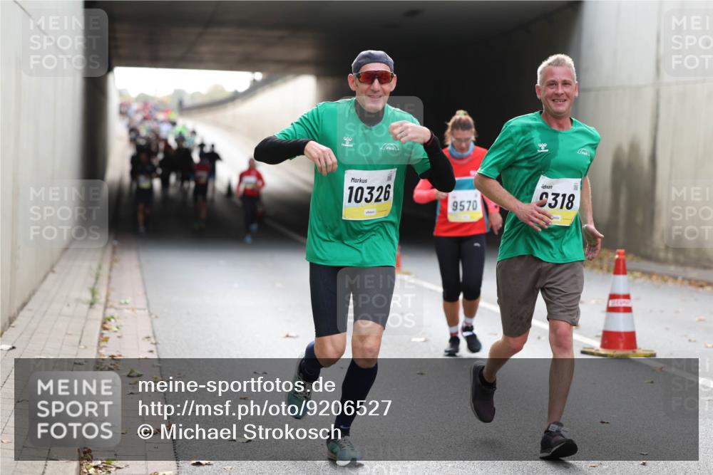 05.10.2025 - 20. swb-Marathon Bremen Michael Strokosch http://msf.ph/oto/9206527 05.10.2025 10:49:34 Laufen 10326, 9570, 9318 meine-sportfotos.de