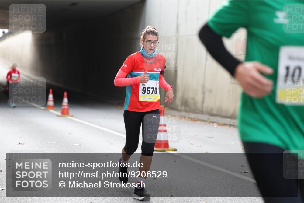 05.10.2025 - 20. swb-Marathon Bremen Michael Strokosch http://msf.ph/oto/9206529 05.10.2025 10:49:36 Laufen 10, 9570 meine-sportfotos.de
