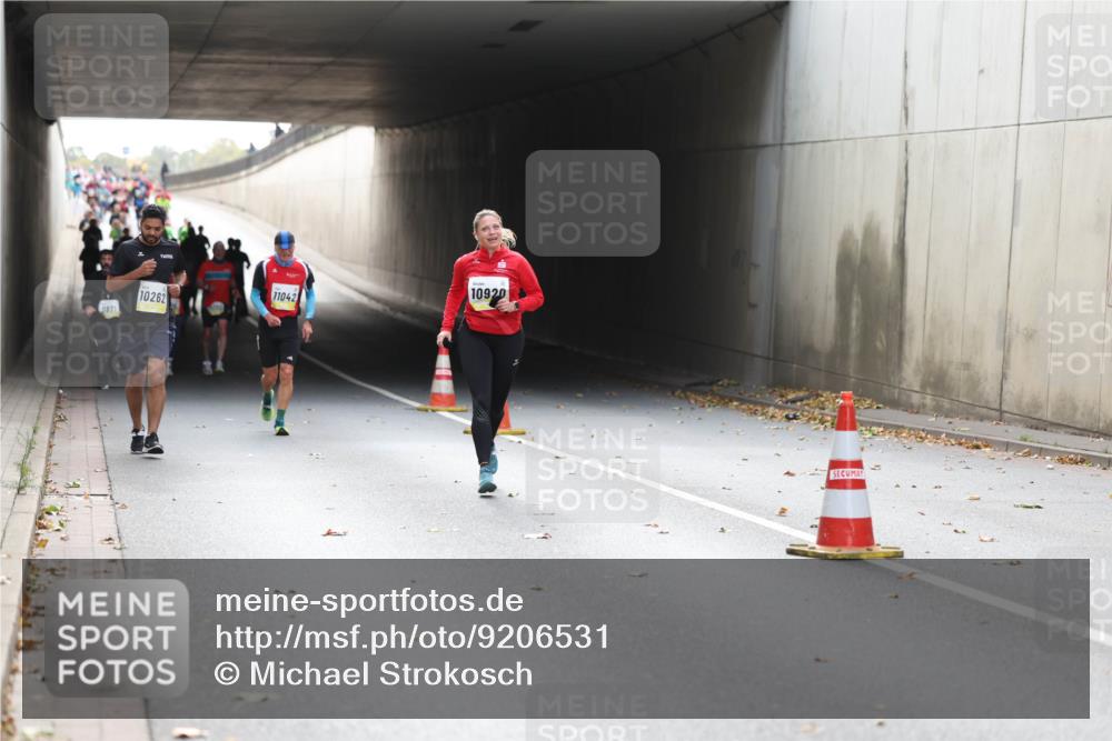 05.10.2025 - 20. swb-Marathon Bremen Michael Strokosch http://msf.ph/oto/9206531 05.10.2025 10:49:41 Laufen 9871, 10262, 11042, 10920 meine-sportfotos.de