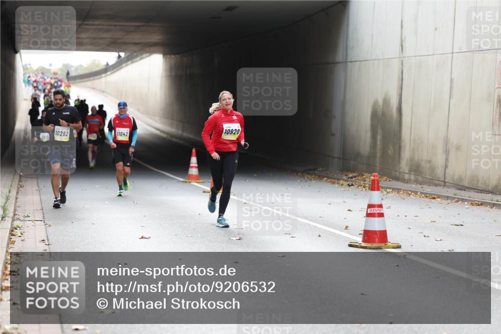 05.10.2025 - 20. swb-Marathon Bremen Michael Strokosch http://msf.ph/oto/9206532 05.10.2025 10:49:41 Laufen 5871, 10262, 10920, 11042 meine-sportfotos.de