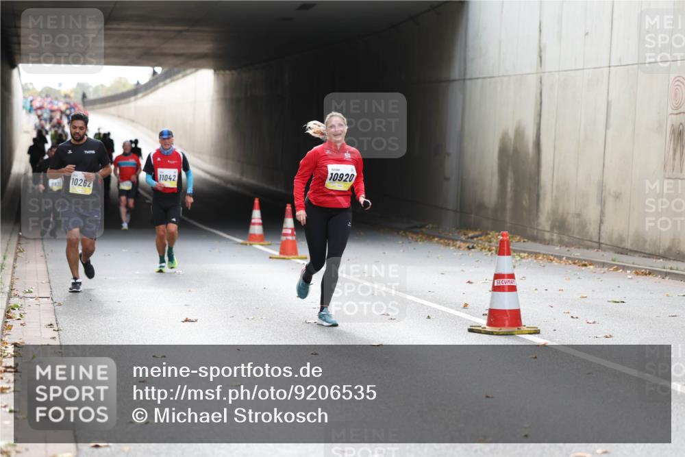 05.10.2025 - 20. swb-Marathon Bremen Michael Strokosch http://msf.ph/oto/9206535 05.10.2025 10:49:42 Laufen 10262, 11042, 10920 meine-sportfotos.de