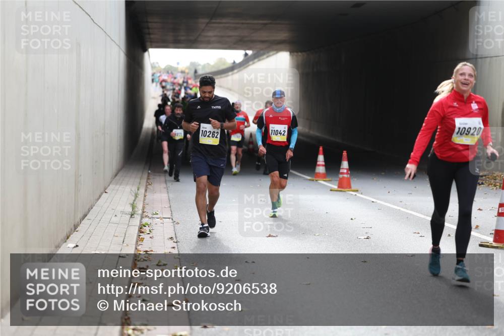 05.10.2025 - 20. swb-Marathon Bremen Michael Strokosch http://msf.ph/oto/9206538 05.10.2025 10:49:43 Laufen 871, 10262, 11042, 10920 meine-sportfotos.de