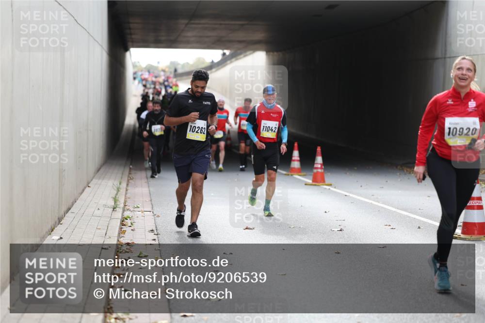 05.10.2025 - 20. swb-Marathon Bremen Michael Strokosch http://msf.ph/oto/9206539 05.10.2025 10:49:43 Laufen 347, 10262, 11042, 10920 meine-sportfotos.de