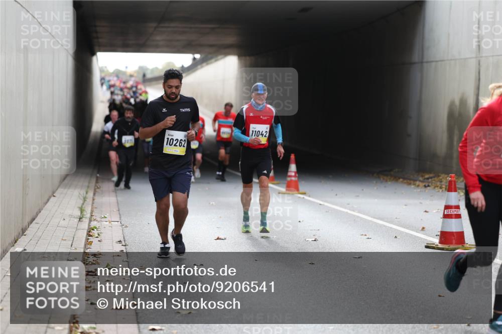 05.10.2025 - 20. swb-Marathon Bremen Michael Strokosch http://msf.ph/oto/9206541 05.10.2025 10:49:44 Laufen 3471, 10262, 11042 meine-sportfotos.de