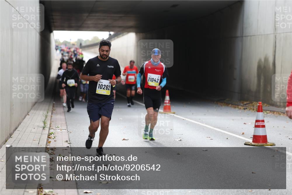 05.10.2025 - 20. swb-Marathon Bremen Michael Strokosch http://msf.ph/oto/9206542 05.10.2025 10:49:44 Laufen 10262, 11042 meine-sportfotos.de