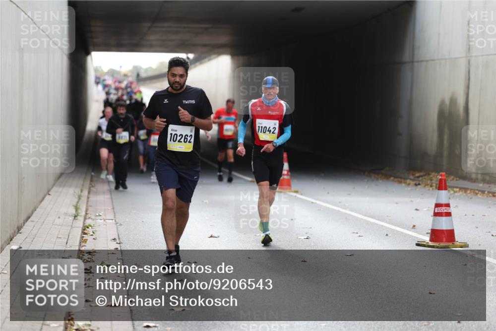 05.10.2025 - 20. swb-Marathon Bremen Michael Strokosch http://msf.ph/oto/9206543 05.10.2025 10:49:44 Laufen 10262, 11042 meine-sportfotos.de