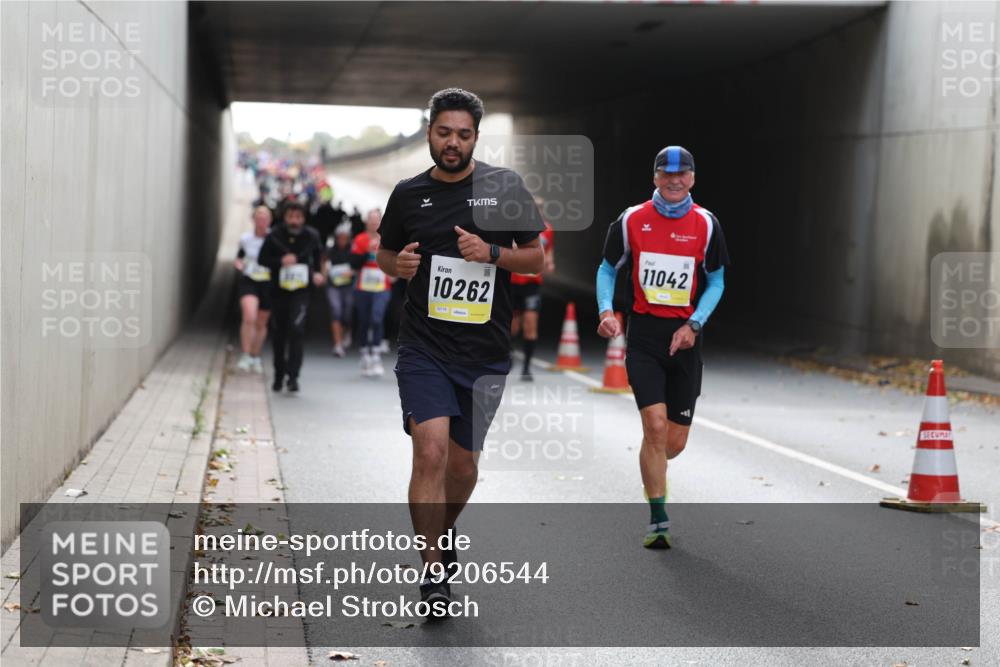 05.10.2025 - 20. swb-Marathon Bremen Michael Strokosch http://msf.ph/oto/9206544 05.10.2025 10:49:45 Laufen 10262, 11042 meine-sportfotos.de