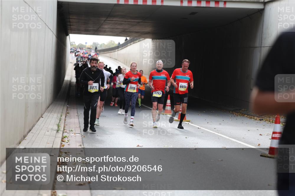 05.10.2025 - 20. swb-Marathon Bremen Michael Strokosch http://msf.ph/oto/9206546 05.10.2025 10:49:47 Laufen 11115, 9871, 1702, 9654 meine-sportfotos.de
