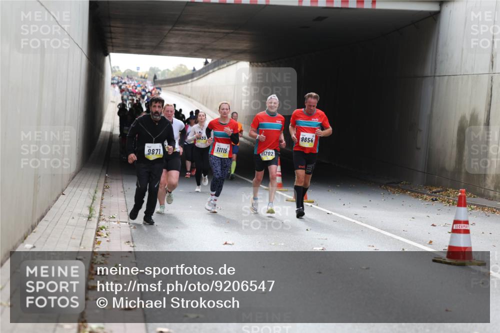 05.10.2025 - 20. swb-Marathon Bremen Michael Strokosch http://msf.ph/oto/9206547 05.10.2025 10:49:48 Laufen 11115, 9871, 1702, 9654 meine-sportfotos.de