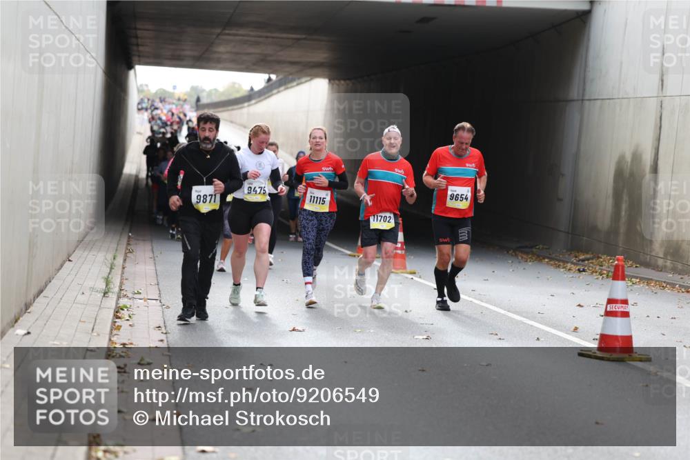 05.10.2025 - 20. swb-Marathon Bremen Michael Strokosch http://msf.ph/oto/9206549 05.10.2025 10:49:48 Laufen 9475, 9871, 11115, 11702, 9654 meine-sportfotos.de