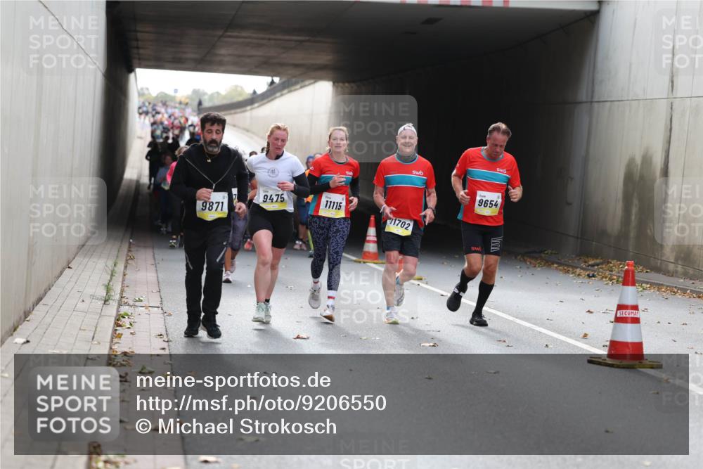05.10.2025 - 20. swb-Marathon Bremen Michael Strokosch http://msf.ph/oto/9206550 05.10.2025 10:49:49 Laufen 9475, 11115, 9871, 1702, 9654 meine-sportfotos.de