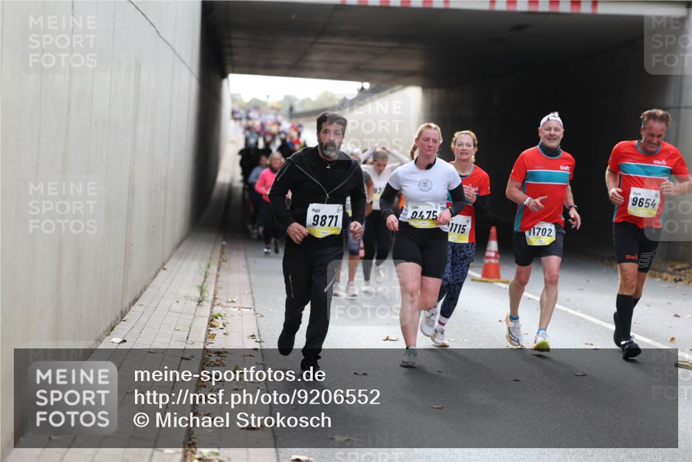 05.10.2025 - 20. swb-Marathon Bremen Michael Strokosch http://msf.ph/oto/9206552 05.10.2025 10:49:50 Laufen 9871, 9475, 1115, 1702, 9654 meine-sportfotos.de